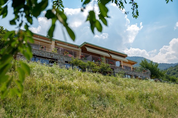 Photo exteriors Farmhouse B&B + Apartments Alveare sul lago