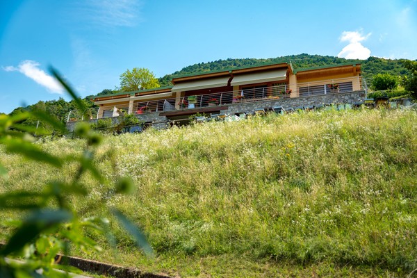 Photo exteriors Farmhouse B&B + Apartments Alveare sul lago