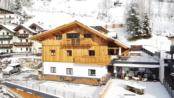 Foto Außenansicht Ferienwohnungen Cèsa Prinoth