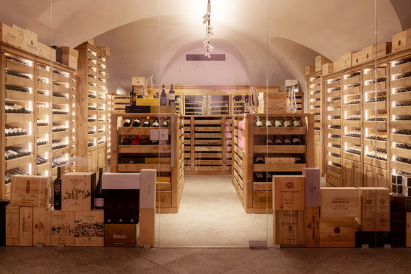 La cantina dei vini Aosta Paolo Griffa al Caffè Nazionale