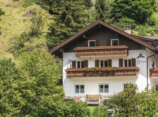 Foto esterno Apartments Chalet Zirm