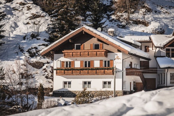 Foto esterno Apartments Chalet Zirm