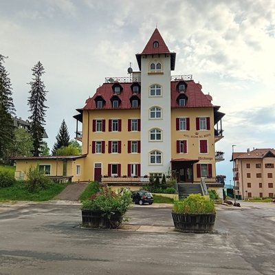 Foto estiva di presentazione Hotel Regina del Bosco - Waldkönigin