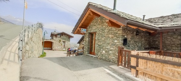 Foto Außenansicht Ferienwohnungen Casa Alpina Sarre