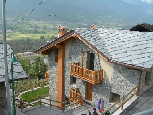 Sommer Präsentationsbild Ferienwohnungen Casa Alpina Sarre