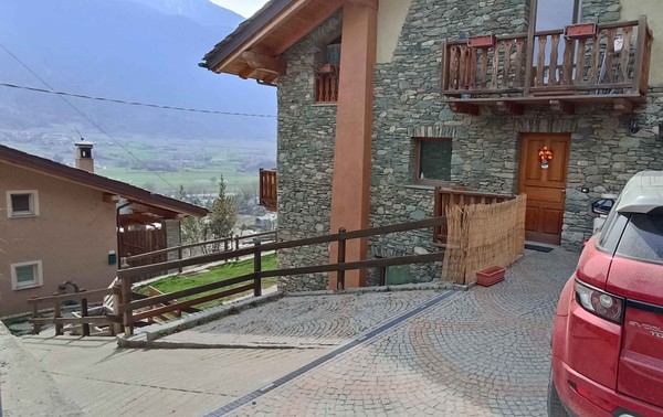 Foto Außenansicht Ferienwohnungen Casa Alpina Sarre