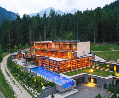 Foto Außenansicht Hotel Cristallo