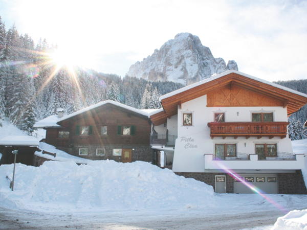 Foto esterno in inverno Pitla Cësa