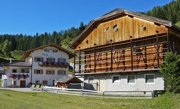 Photo exteriors Farmhouse apartments Valin