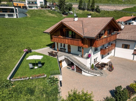 Foto Außenansicht Ferienwohnungen Rosalpina