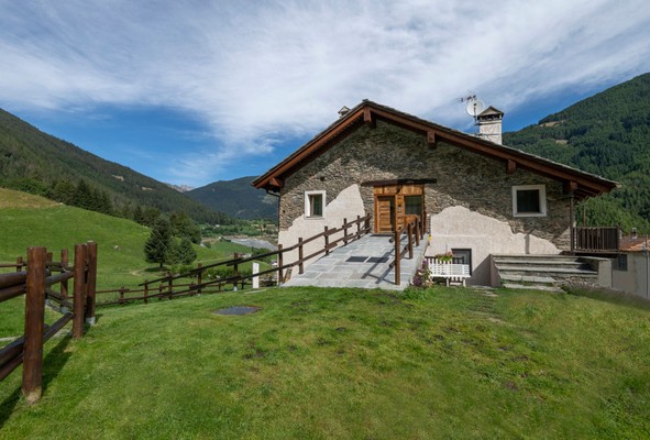 Foto Außenansicht Ferienwohnungen Maison Marcoz