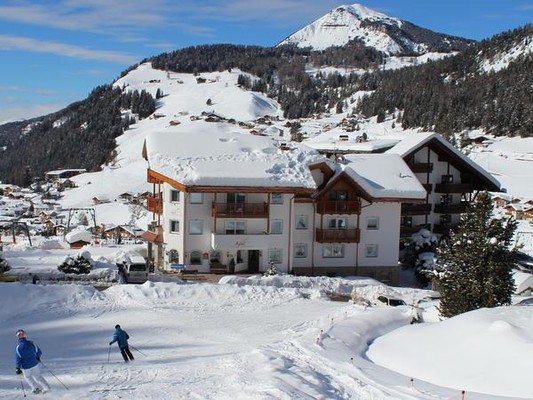 Foto Außenansicht Garni-Hotel + Ferienwohnungen Aghél