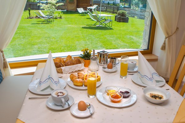 Das Frühstück Garni-Hotel + Ferienwohnungen Aghél