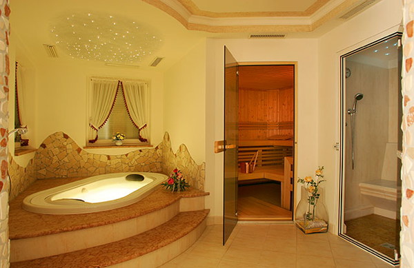 Foto del wellness Garni + Appartamenti La Majon & Dependance