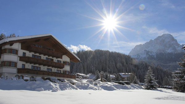 Foto esterno Garni-Hotel + Appartamenti Rosengarten