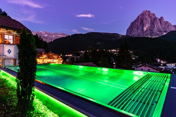 Foto Außenansicht im Sommer Garni-Hotel Soraiser Dolomites Small & Luxury