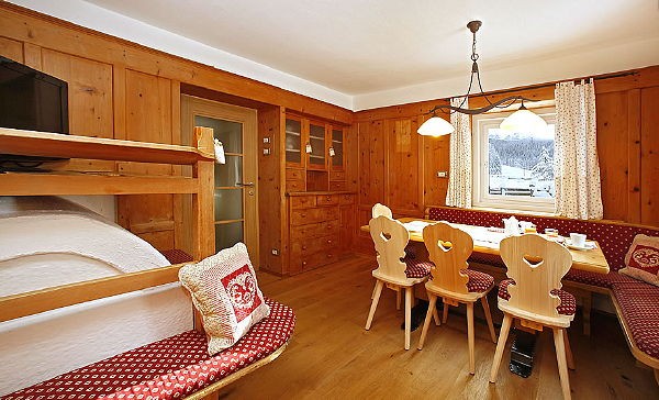The living area B&B-Hotel + Apartments Villa Erna