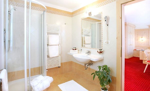 Photo of the bathroom B&B-Hotel + Apartments Villa Erna