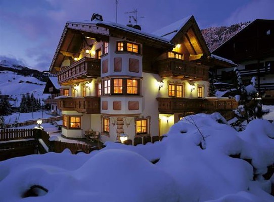 Foto Außenansicht Apartments Garni Villa Gardena