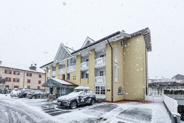 Foto esterno Garni-Hotel Meledrio