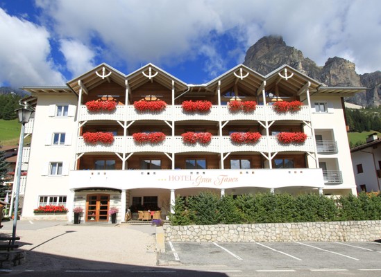 Photo exteriors Hotel Gran Fanes
