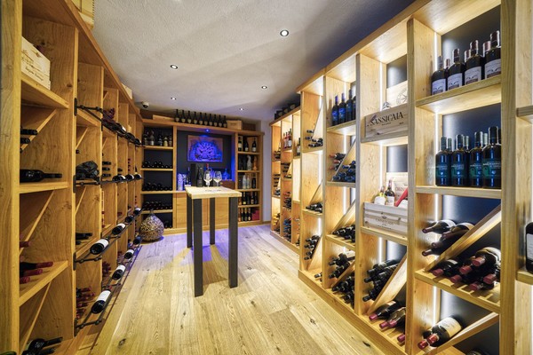 La cantina dei vini Molveno La­ Perla­ del­ Lago