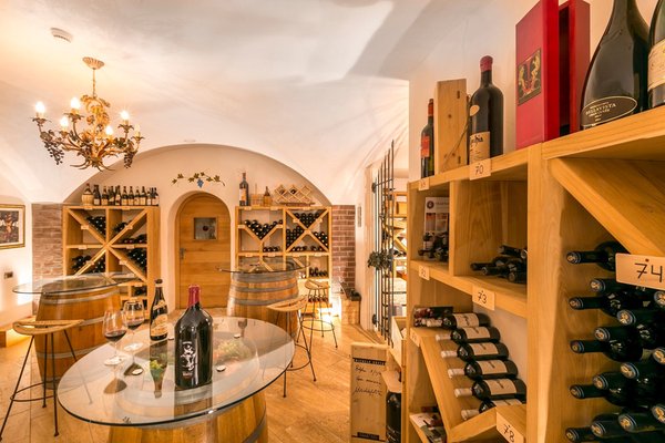 La cantina dei vini Santa Cristina Diamant Spa Resort