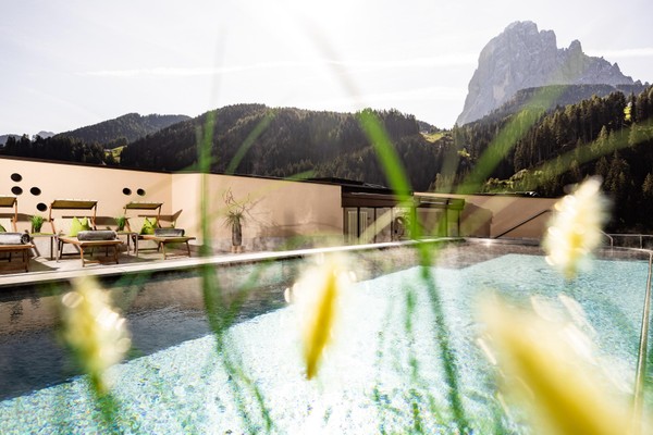 Foto esterno Hotel Touring Dolomites
