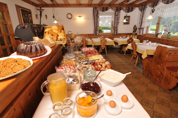 The breakfast Small hotel Grohmann