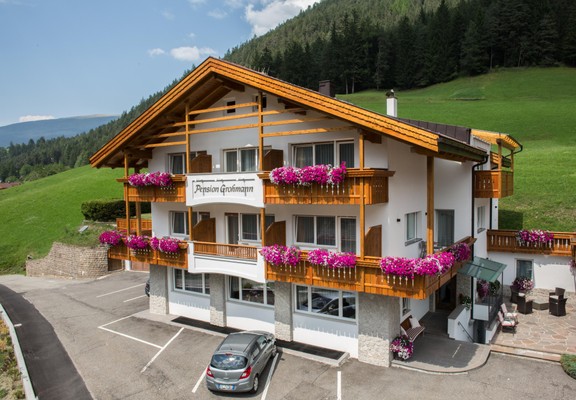 Photo exteriors Small hotel Grohmann