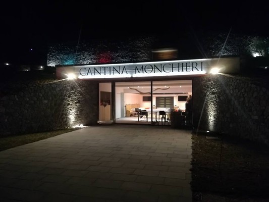Foto esterno Cantina Monchieri