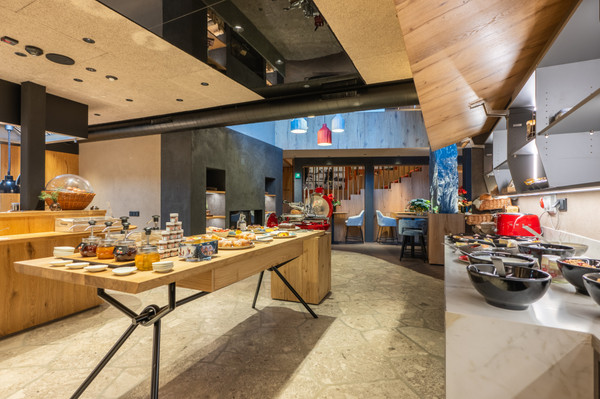 The breakfast La Tambra Hotel Lodge & Residence