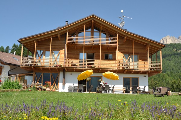 Photo exteriors Farmhouse Hotel Agritur Weiss