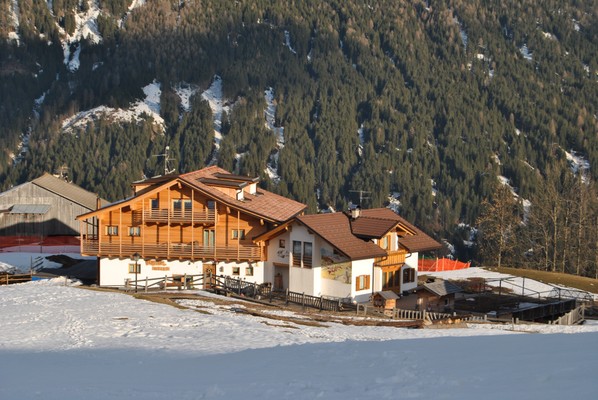 Photo exteriors Farmhouse Hotel Agritur Weiss