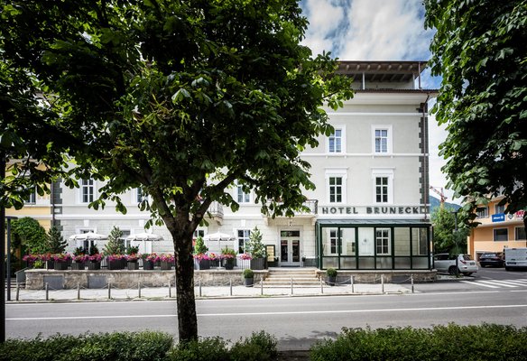 Foto estiva di presentazione Hotel Bruneck Design-Apartments