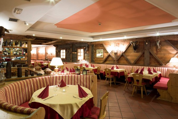 The restaurant Pozza di Fassa Restaurant and Pizzeria El Majarè