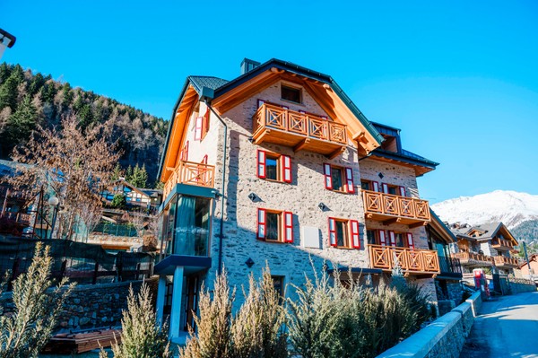 Foto Außenansicht Ferienwohnungen Dalania Lodge
