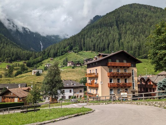 Foto Außenansicht Ferienwohnungen Casa Vacanze Heidi e Peter
