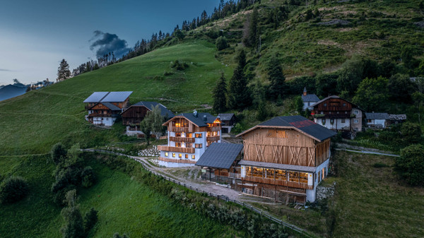 Photo exteriors Farmhouse apartments La Munt