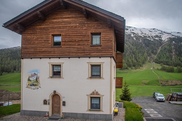 Foto Außenansicht Ferienwohnung Bait da Pedrin