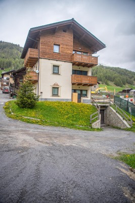 Foto Außenansicht Ferienwohnung Bait da Pedrin