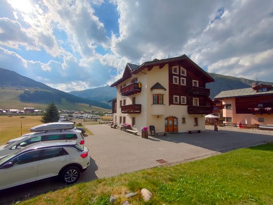 Foto Außenansicht Ferienwohnungen Chalet Amalia