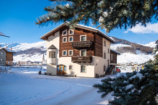 Foto Außenansicht Ferienwohnungen Chalet Amalia