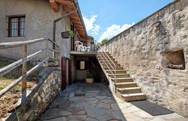 Photo exteriors Apartment Alloggio La Tour