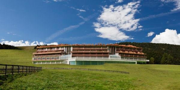 Sommer Präsentationsbild Hotel Alpina Dolomites