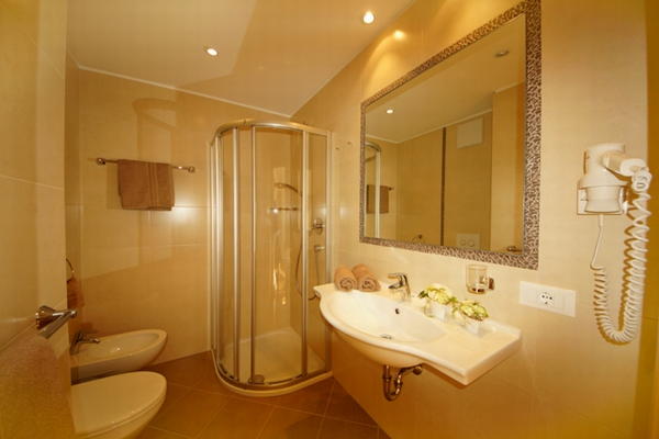 Photo of the bathroom Apartments Latemar