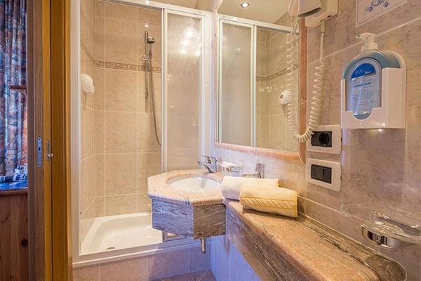 Photo of the bathroom Hotel Maria