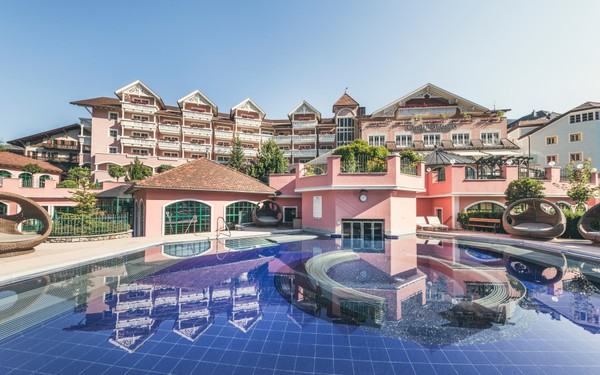 Foto esterno Cavallino Bianco family spa Grand Hotel