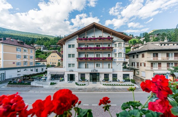 Foto esterno Hotel Genziana