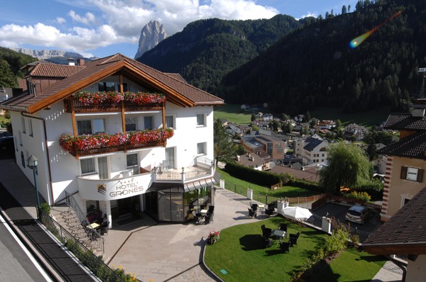 Photo exteriors Hotel Grones